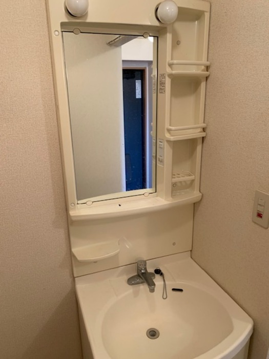 春日井市下市場町６丁目のアパートの洗面所