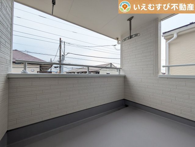 Livele Garden.S　深谷東方第2のバルコニー|ゆとりの広さのインナーバルコニー
急な雨でもインナーバルコニーなら安心！天気を気にせず干して外出できます♪