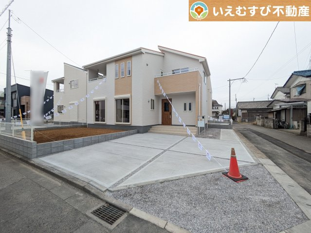 Livele Garden.S　深谷東方第2の駐車場|3台駐車可能なゆとりのカースペース
複数台車をお持ちでも、お友達が遊びに来てもゆとりの駐車スペース！