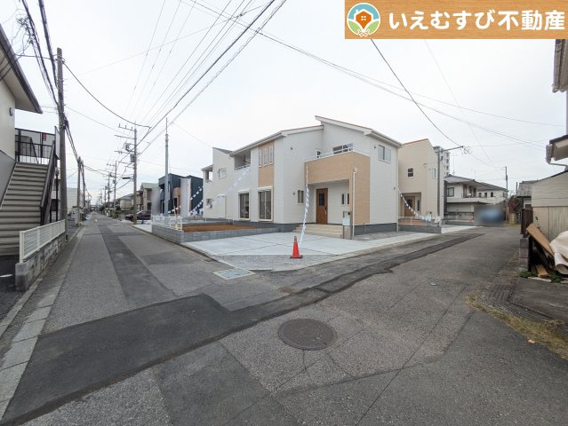Livele Garden.S　深谷東方第2の前面道路含む現地写真|充分な広さの4ｍ前面道路
間口が広くお車の出し入れも問題なく行えるスペースが確保されています♪