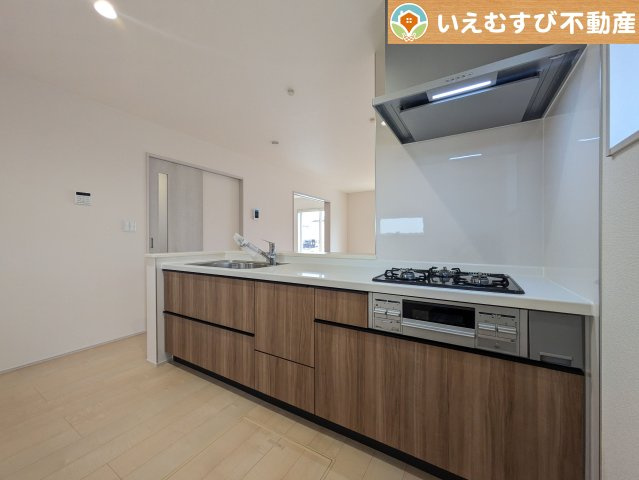 Livele Garden.S　深谷東方第2のキッチン|機能性収納性に溢れるキッチン。
収納もたっぷり付いていてすっきり片付く！毎日楽しくお料理が出来そうです！