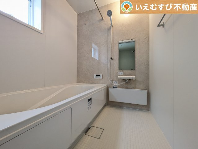 Livele Garden.S　深谷東方第2の浴室|明るい色合いで落ち着きのある雰囲気
白基調なので清潔感があって明るく感じられます♪お子様と入るにもゆとりの広さ！