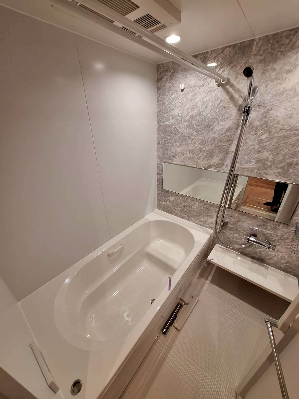 メゾンクレール谷在家の浴室|追い炊き付