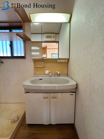 JR西明石駅徒歩２０分　リフォ歴有　西区王塚台１丁目　中古戸建の前面道路含む現地写真