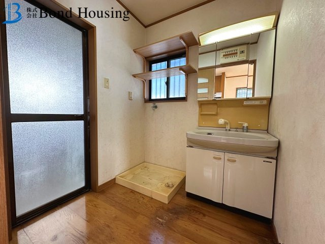 JR西明石駅徒歩２０分　リフォ歴有　西区王塚台１丁目　中古戸建の前面道路含む現地写真