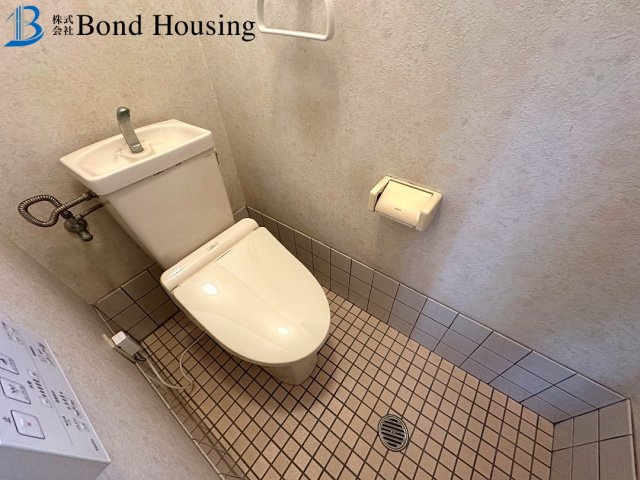 JR西明石駅徒歩２０分　リフォ歴有　西区王塚台１丁目　中古戸建の前面道路含む現地写真