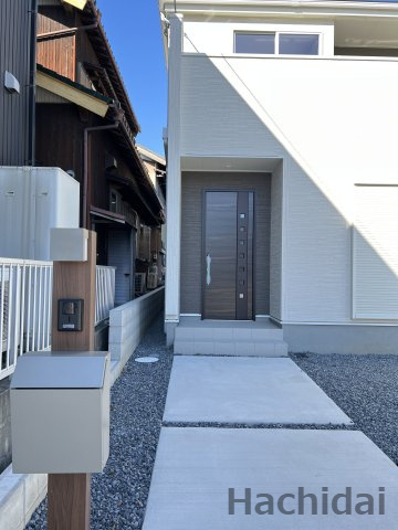 碧南市春日町第2　新築一戸建のエントランス