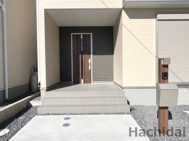碧南市春日町第2　新築一戸建のエントランス