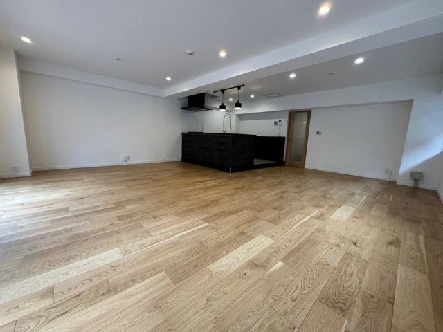 三鷹市下連雀７丁目の中古マンションの居間・リビング