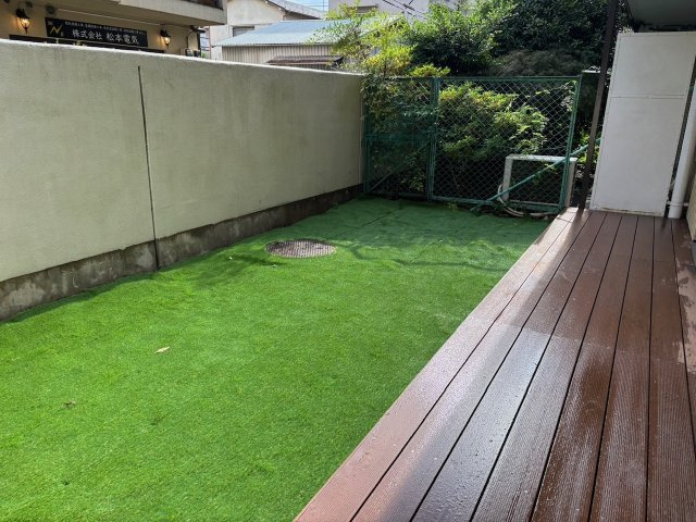 三鷹市下連雀７丁目の中古マンションの庭