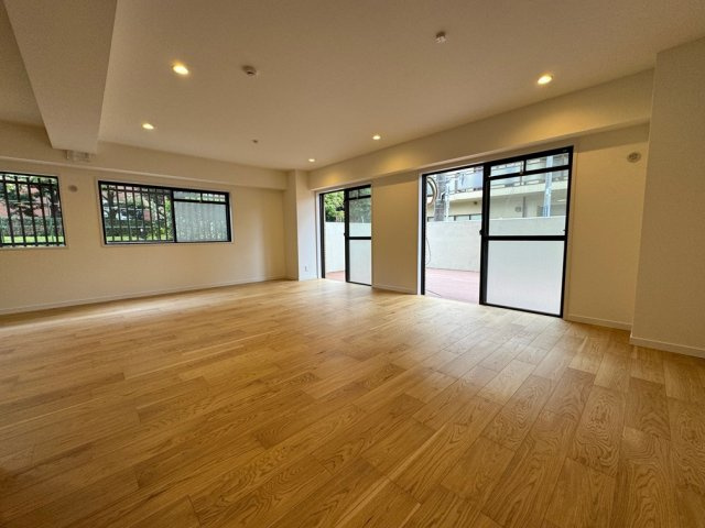 三鷹市下連雀７丁目の中古マンションの居間・リビング