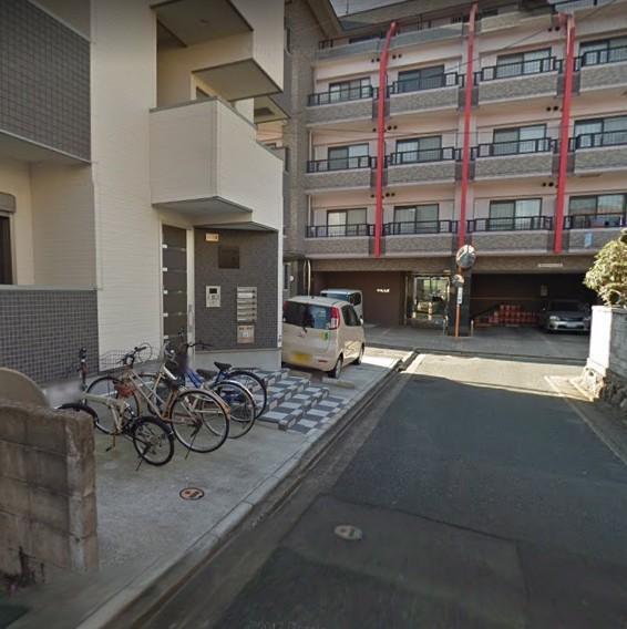 スタシオン笹原の駐車場