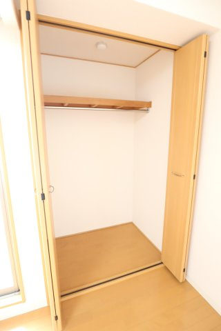 大阪市城東区関目３丁目の賃貸マンションの収納