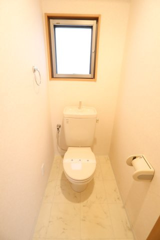 大阪市城東区関目３丁目の賃貸マンションのトイレ