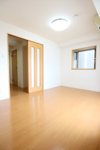 大阪市城東区関目３丁目の賃貸マンションの居間・リビング