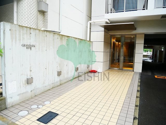 グランパーク県庁前の外観
