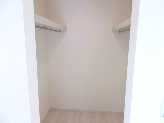 第3富士見町時沢　新築戸建　2号棟の収納|2階洋室1収納ウオークインクローゼットです