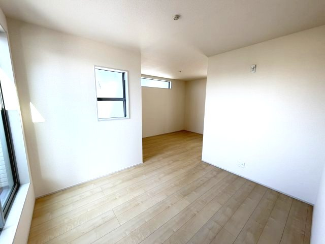 第3富士見町時沢　新築戸建　2号棟の洋室|2階洋室1です。10.5帖あるのでゆったりしています。