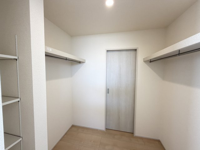 第3富士見町時沢　新築戸建　2号棟の収納|2階洋室1収納ウオークインクローゼットです。洋服以外にも様々な物が収納できます。