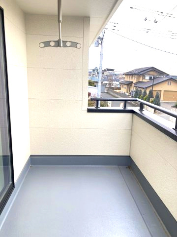 第3富士見町時沢　新築戸建　2号棟のバルコニー|洗濯物が沢山干せて便利なバルコニー付き♪