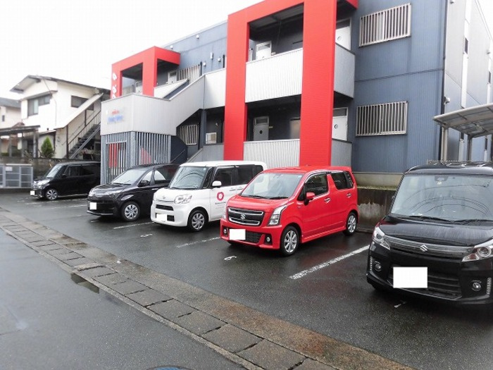 フォーナインの駐車場