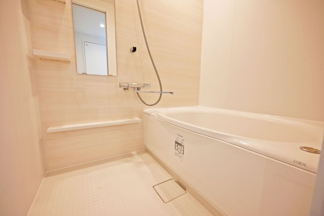 サンマンション江坂の浴室|一日の疲れを癒す心地よいバスタイムを実現します。