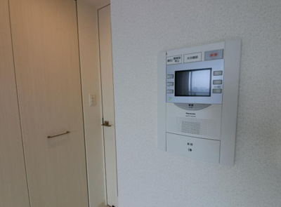 【セキュリティ】 | アドバンス大阪ブリアント | モニター付きインターフォンです