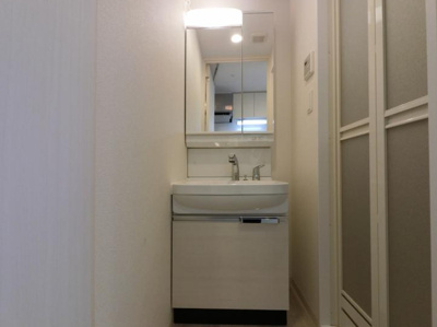 【独立洗面台】 | アドバンス大阪ブリアント | 朝の身支度には欠かせない独立洗面化粧台