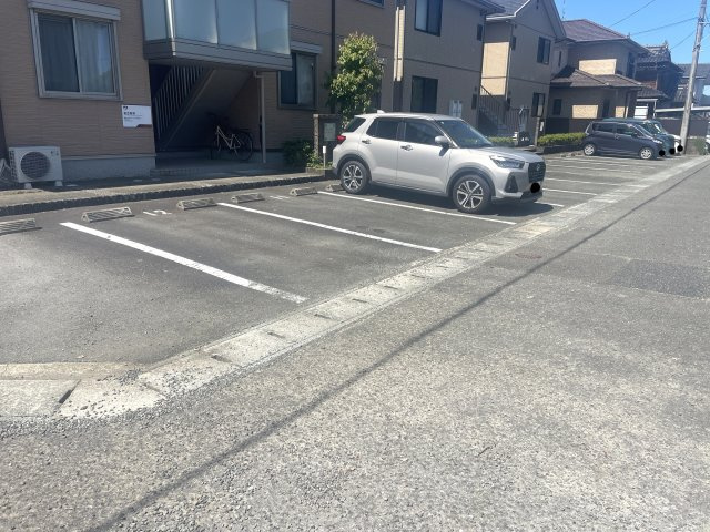 シャンブル・イーストパークⅠの駐車場