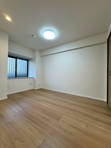 オークヒルズ香里四番館の洋室|洋室は約5.5帖です。ワークスペースや趣味部屋としてもおすすめです。