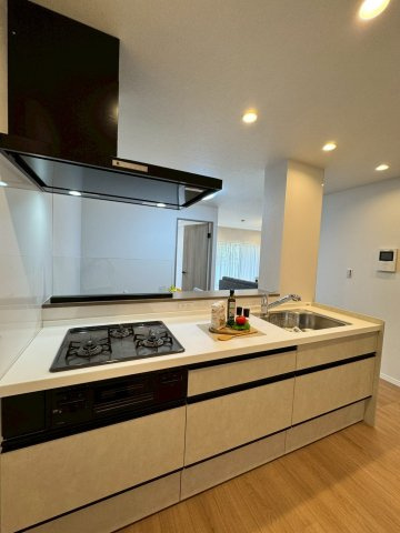 オークヒルズ香里四番館のキッチン|カウンターキッチンでご家族の会話も弾みます。