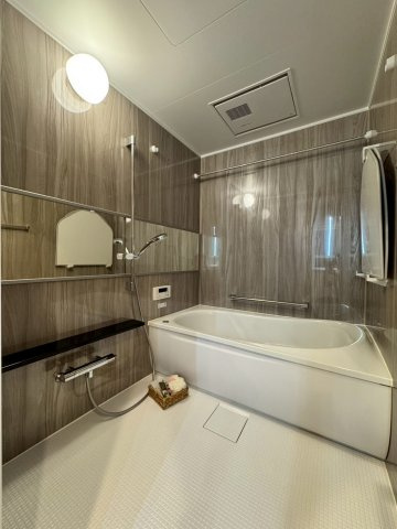 オークヒルズ香里四番館の浴室|浴室乾燥機付きで雨の日も便利です。