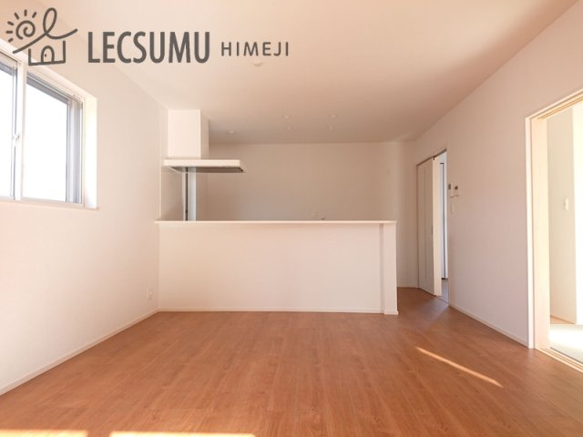 姫路市第2網干区坂上／新築戸建の居間・リビング|同社施工例