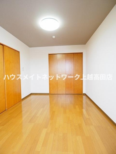 プランドール鴨島の洋室|洋室（6.8帖）