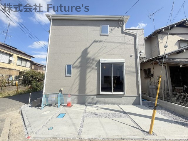 三郷市彦成2丁目　新築戸建　全1棟の外観|角地に位置する開放的な立地です