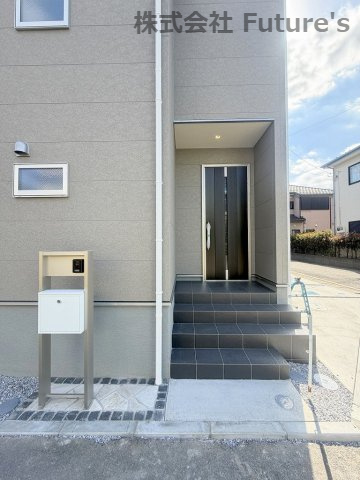 三郷市彦成2丁目　新築戸建　全1棟のエントランス|玄関アプローチです