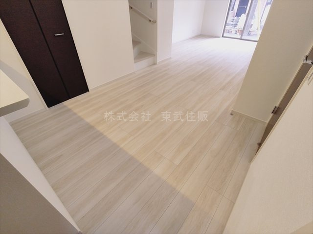 【居間・リビング】 | 志木市柏町２期　全２棟　1号棟 | 開放感があり日当たり良好です