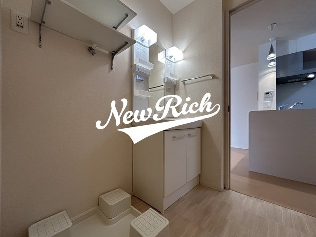 高崎市中居町４丁目のアパートの独立洗面台