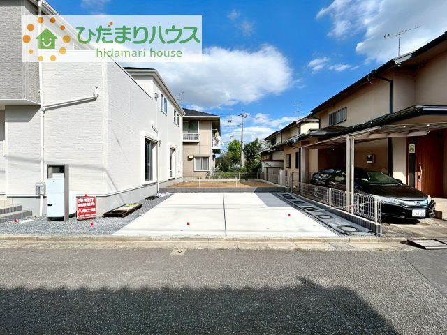 【駐車場】 | つくば市宝陽台24-2期　新築戸建 | カースペース2台ＯＫ！前面道路も幅が広いため車庫入れも安心です(^^)/