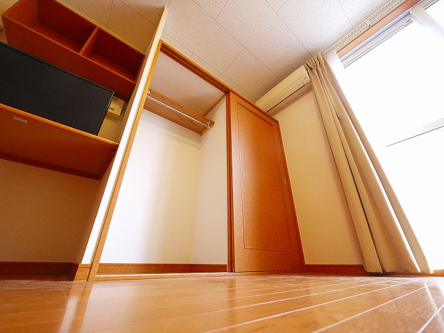 レオパレスシャルム　メゾン木津の収納