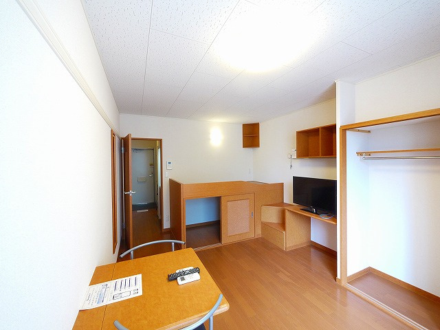 レオパレスシャルム　メゾン木津の居間・リビング