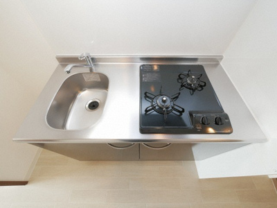 【キッチン】 | アドバンス大阪イースト | コンパクトなキッチンで掃除もラクラク