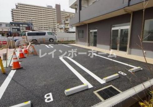 富士見市鶴瀬東１丁目の賃貸マンションの駐車場