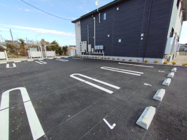 ブルーホークの駐車場