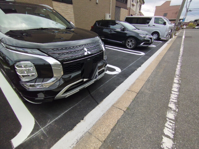 メゾン・ド・カルムⅡの駐車場