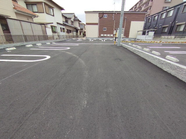 ソレイユ大和の駐車場