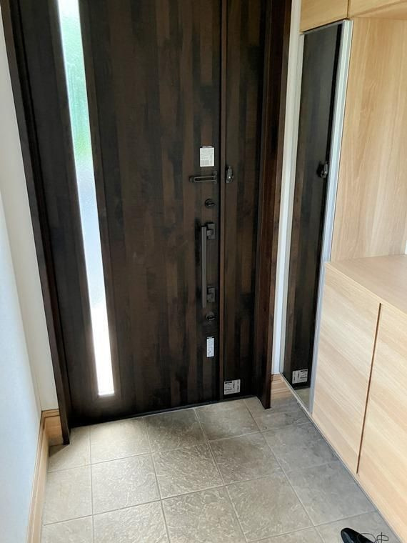 天神町戸建の玄関