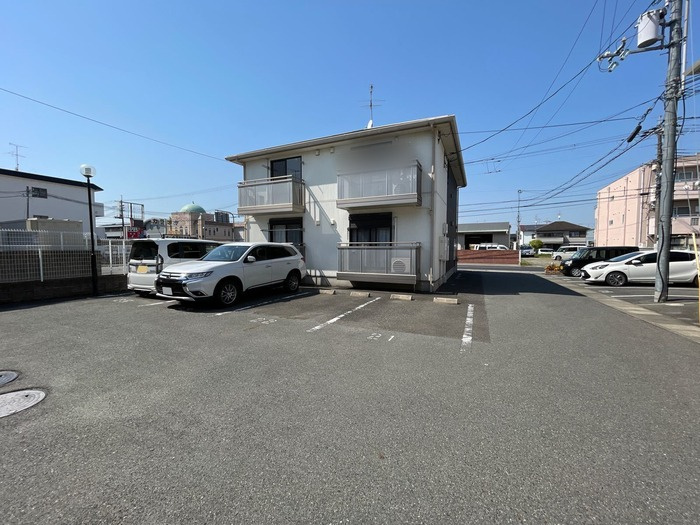 大和高田市大字高田のアパートの駐車場