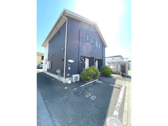 大和高田市大字高田のアパートの外観