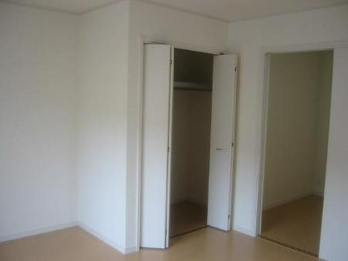 大和高田市大字高田のアパートの居間・リビング